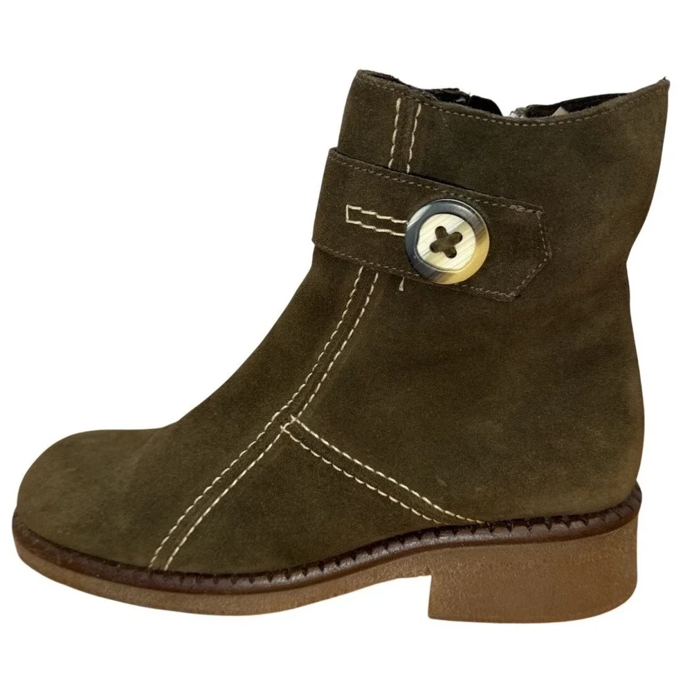 La Canadienne Waterproof Green Lug Sole Suede Stitched Boots Women's Size 9